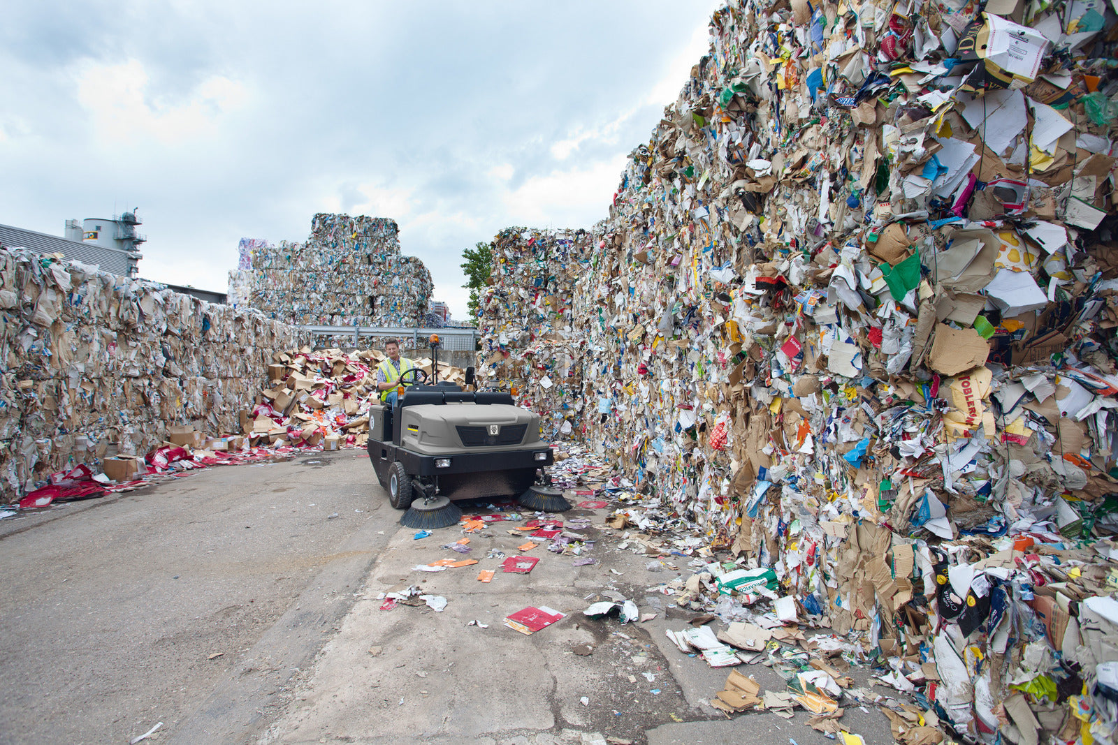 Karcher KM 170/600 R D Classic Vacuum Sweeper image 1